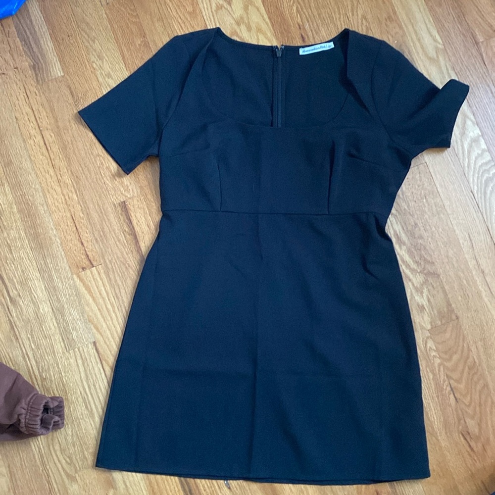 Black scoop neck dress L